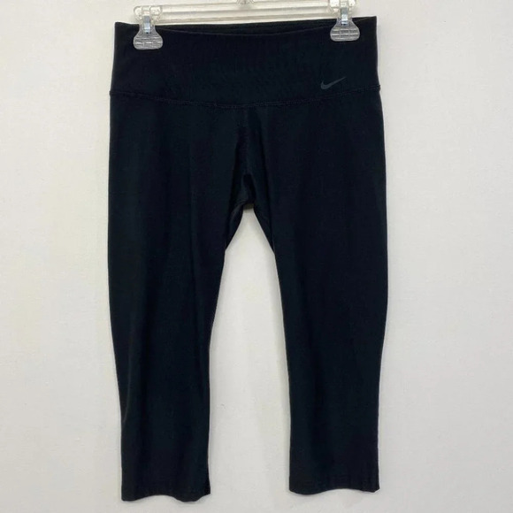 Nike Dri-Fit Legend Tight Capri Pants Black Athletic 440679-010 Leggings Small - Picture 1 of 7
